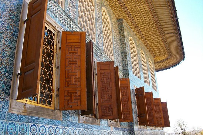 Istanbul Highlights: Guided Tour with Turkish Tea or Coffee - Basilica Cistern: The Underground Palace