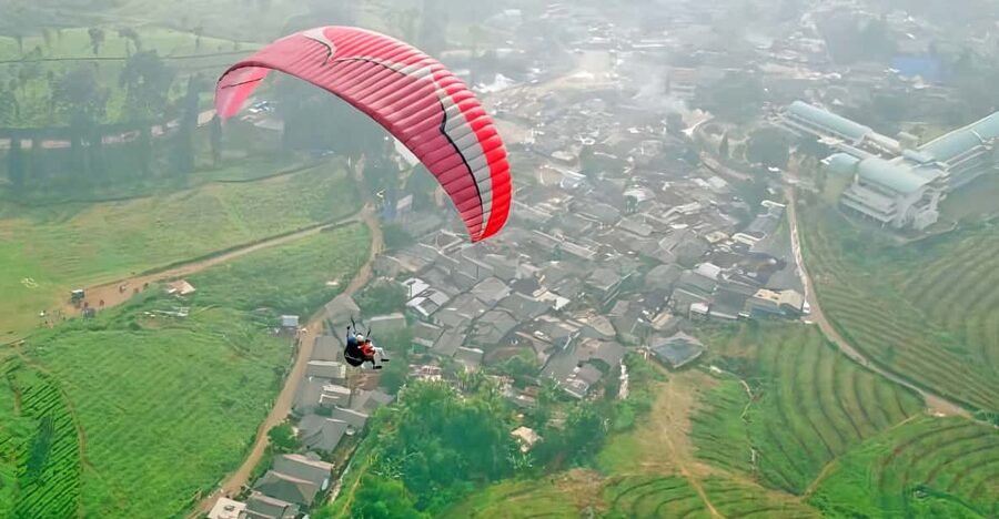 Jakarta: Paragliding on Top Mountain & Tea Plantation - The guides make a difference on an adrenaline day