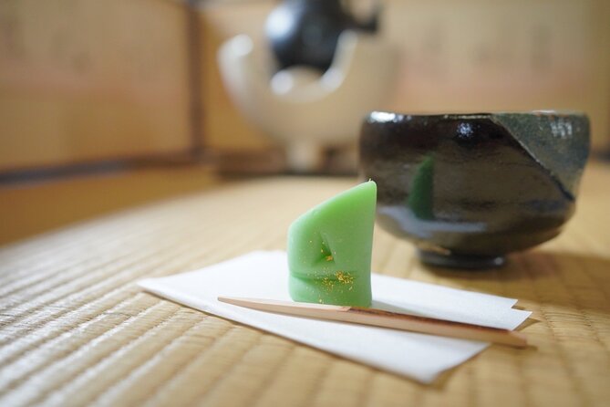 Japan's Customs of Ikebana Art, Tea Ceremony & Kimono Welcome - Watching ikebana before making your own