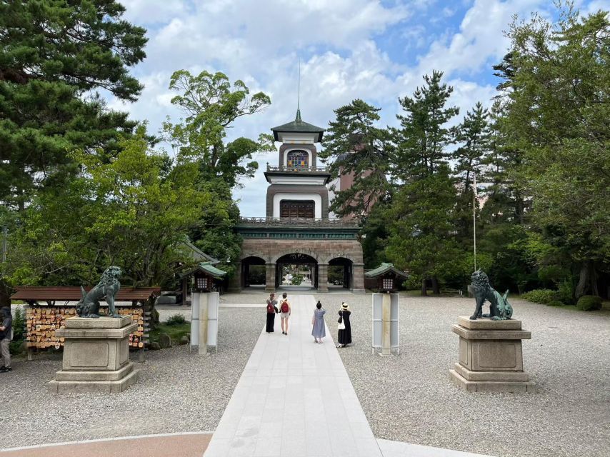 Kanazawa: Samurai, Matcha, Gardens and Geisha Full-Day Tour - Starting at Kanazawa Station with a clear landmark
