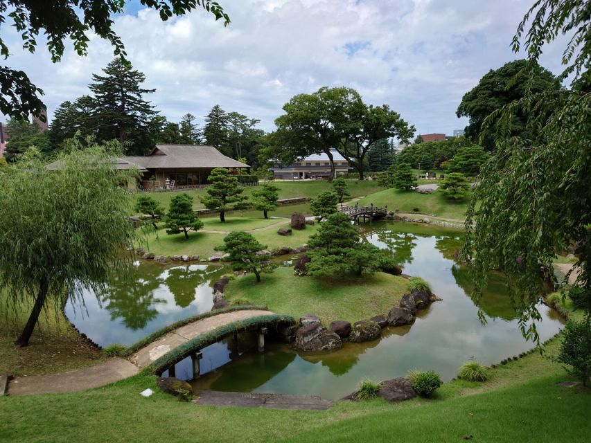 Kanazawa: Samurai, Matcha, Gardens and Geisha Full-Day Tour - Oyama Shrine and its unusual stained glass