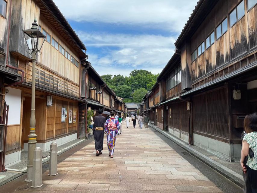 Kanazawa: Samurai, Matcha, Gardens and Geisha Full-Day Tour - Lunch: useful freedom instead of a fixed meal