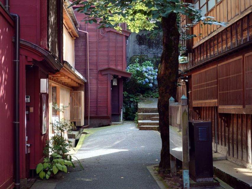 Kanazawa: Samurai, Matcha, Gardens and Geisha Full-Day Tour - The return through Kazue-machi