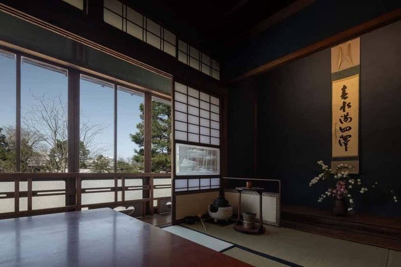 Kanazawa: Tea Ceremony Experience at Kenrokuen - Language, access, and practical limits