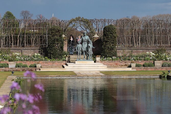 Kensington Palace Special Exhibition, Guided Walk & High Tea - Monuments, views, and the Round Pond