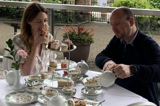 Kensington Palace VIP Garden Tour with Royal High Tea - What the guides add to the day
