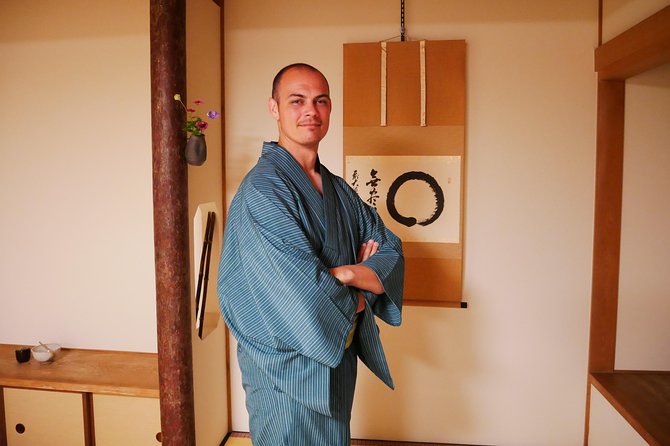 Kimono and Tea Ceremony in Miyajima - Photos in the temple garden