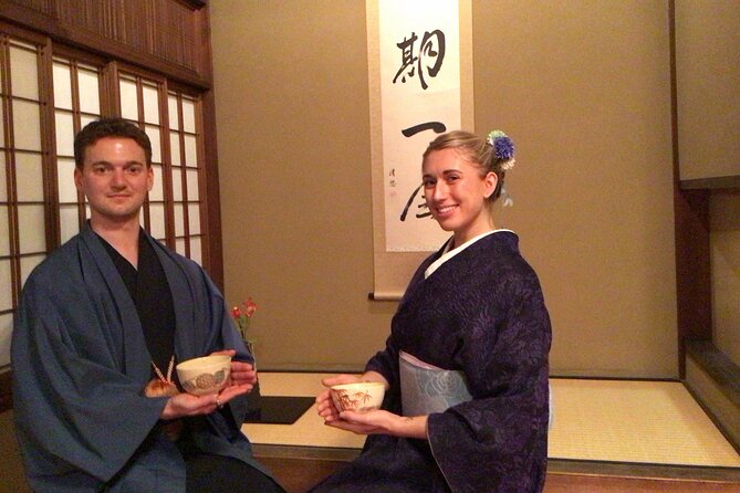 Kimono Tea Ceremony at Kyoto Maikoya, NISHIKI - Sitting down for the tea ceremony