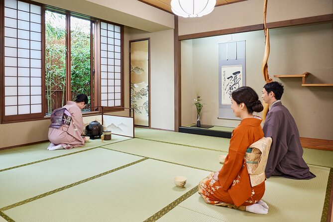 Kimono Tea Ceremony at Tokyo, Asakusa Maikoya - Choosing a kimono and getting dressed