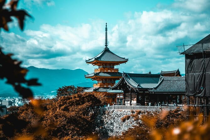 Kyoto: A Walking Tour of Four Spring Waters, Tofu Lunch & Matcha - Hiyoke Tenmangu and the fire-protection story
