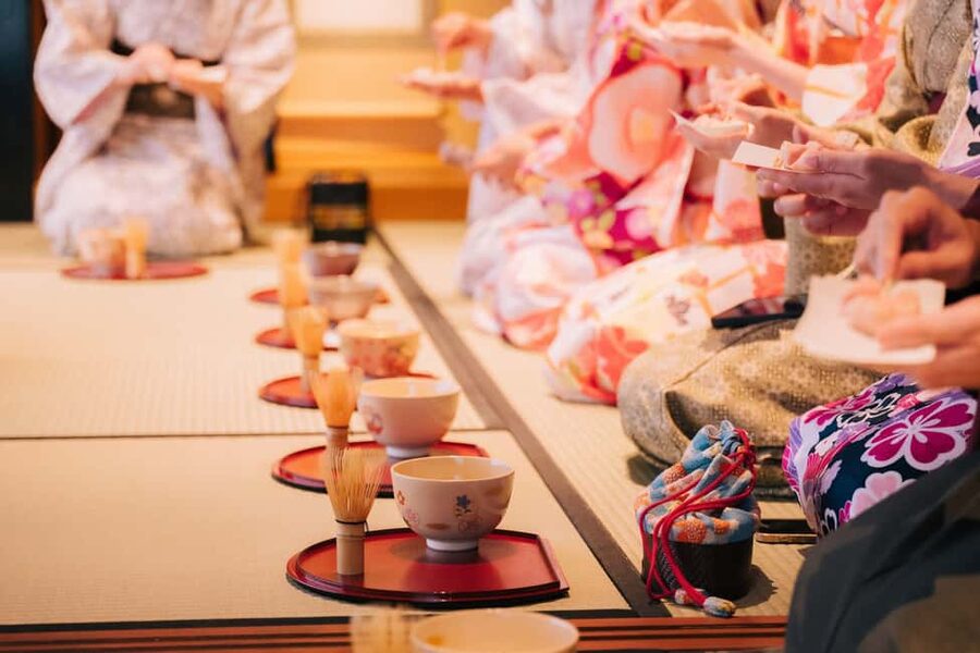 Kyoto: Kimono Tea Ceremony at Orizuruya Gion - What the Staff Do Well