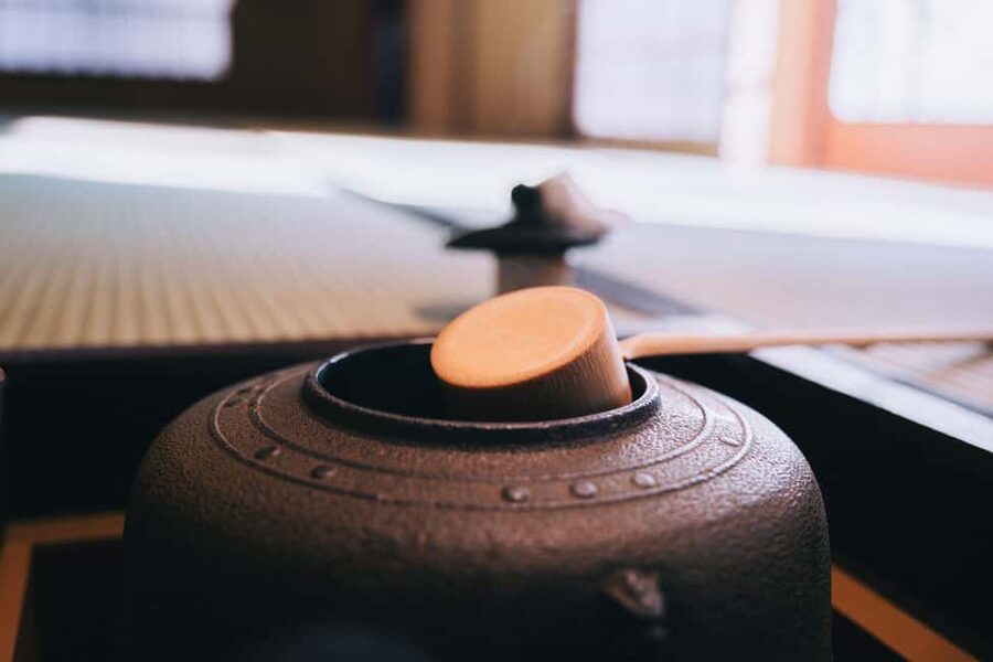 Kyoto: Kimono Tea Ceremony at Orizuruya Gion - Whisking Your Own Matcha