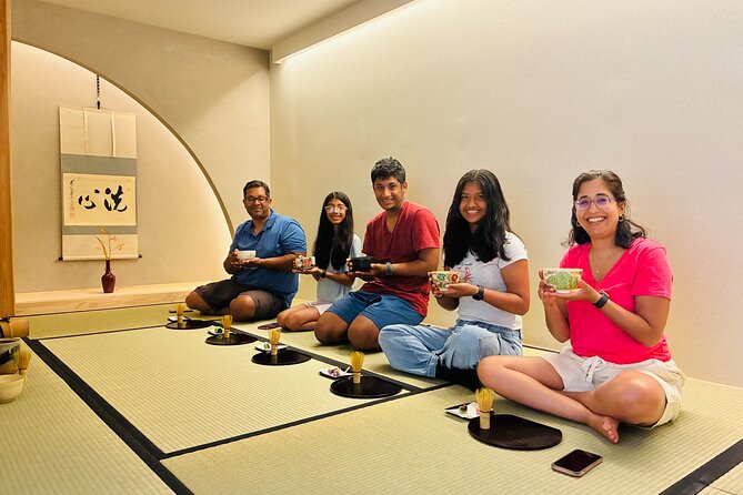 Kyoto: Newly Opened Tea Ceremony - Sanjo Chasuian - Clothing, seating, and the optional uchikake