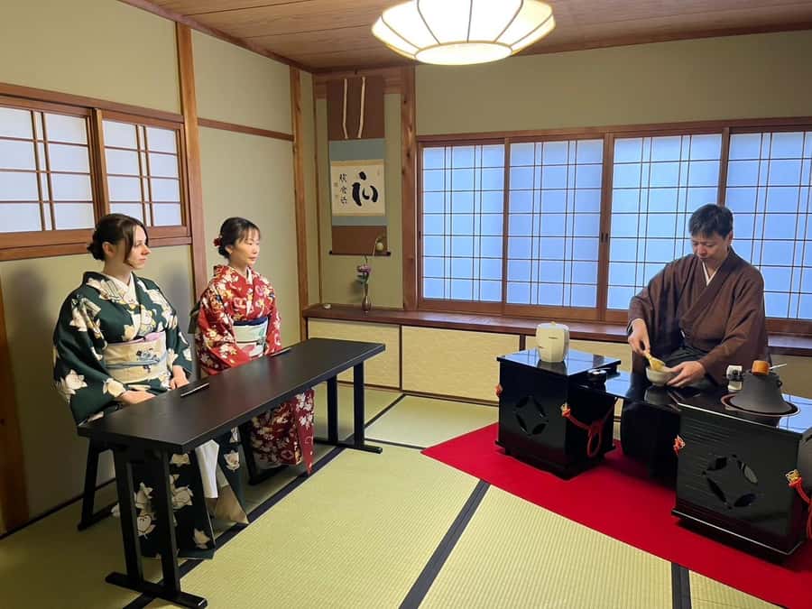 Kyoto Ninenzaka: Tea Ceremony in Old Townhouse with Chairs - Authenticity Without Pretending You Are a Tea Master