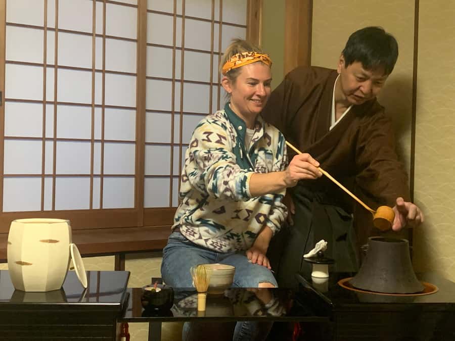 Kyoto Ninenzaka: Tea Ceremony in Old Townhouse with Chairs - Group Size and Atmosphere