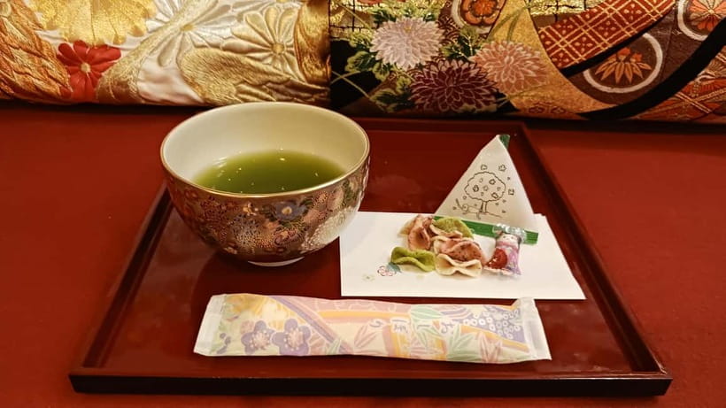 Kyoto: Nishiki Market Tea Ceremony with Koto Performance - The koto performance adds real character