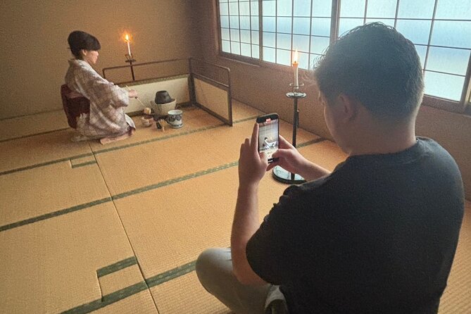 Kyoto Private Tea Ceremony at a Japanese Inns - Translation devices and the role of the hosts