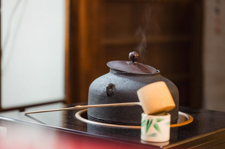 Kyoto: Table-Style Tea Ceremony at a Kyo-Machiya - Flower arranging and the extra cultural touches