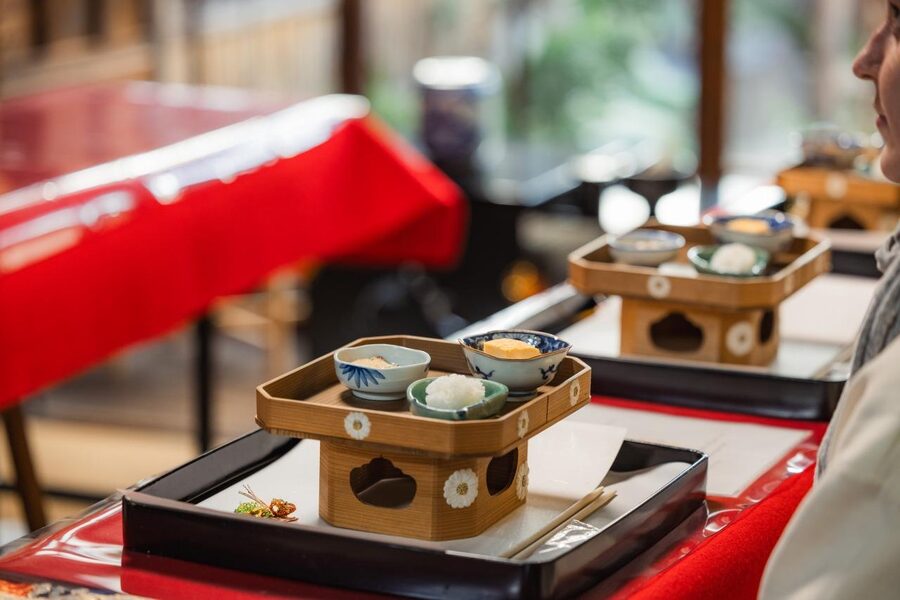 Kyoto: Table-Style Tea Ceremony at a Kyo-Machiya - Making frothy matcha with a bamboo whisk