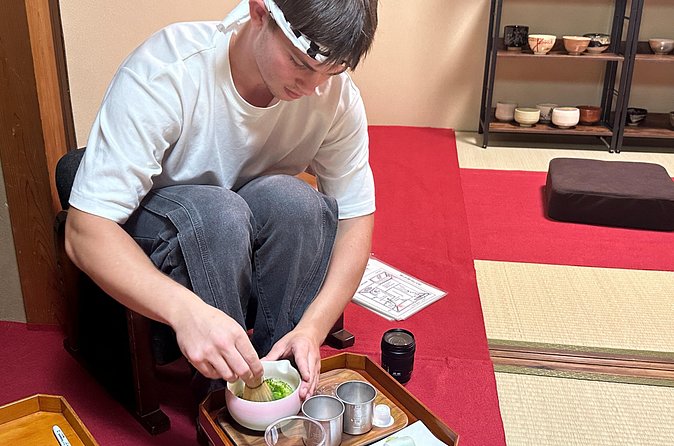 Kyoto Tea Ceremony and Samurai Photo Session - Posing in authentic samurai armor