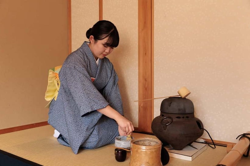 Kyoto: Tea Ceremony Experience - Floor seating, photography, and other practical details