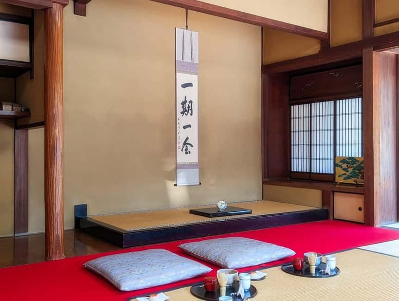 Kyoto: Tea Ceremony in a Traditional Tea House in Kiyomizu - Watching the tea master work
