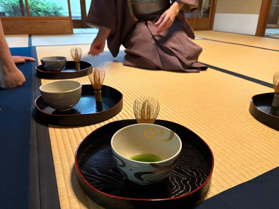 Kyoto: Tea Ceremony, in traditional Japan house (ENG/ES/NLD) - Entering a 100-year-old Kyoto home