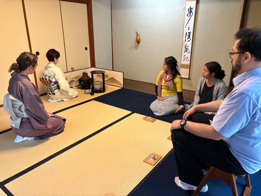 Kyoto: Tea Ceremony, in traditional Japan house (ENG/ES/NLD) - Watching a tea teacher with 50 years of practice