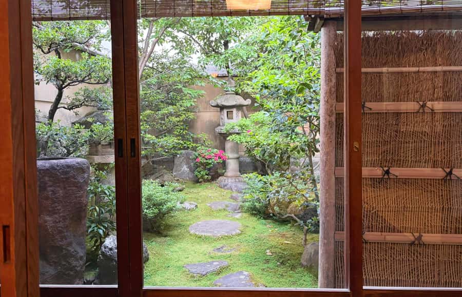 Kyoto: Tea Ceremony, in traditional Japan house (ENG/ES/NLD) - Why the small group limit of six helps