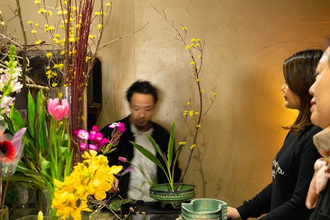 Kyoto Tea ceremony with Japanese Flower Arrangement Ikebana - Key points at a glance