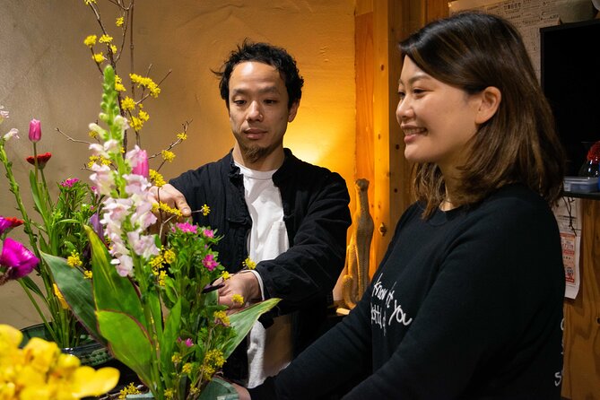 Kyoto Tea ceremony with Japanese Flower Arrangement Ikebana - Why the six-person limit matters