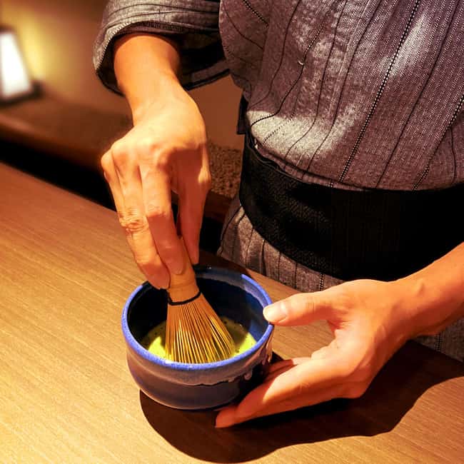 Kyoto: Wazuma Magic Show & Tea Ceremony - What happens during the 30-minute magic show