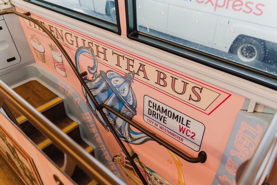 London: Afternoon Tea Bus with a Glass of Prosecco - Why the lack of a live guide matters