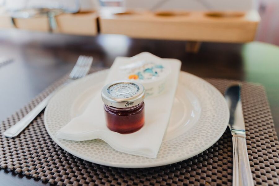 London: Afternoon Tea Bus with a Glass of Prosecco - The service is the real star