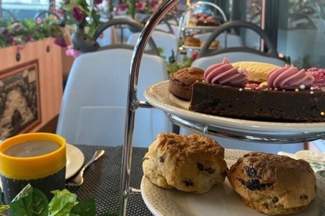 London Afternoon Tea Bus with Panoramic Tour - Is $67.52 good value?