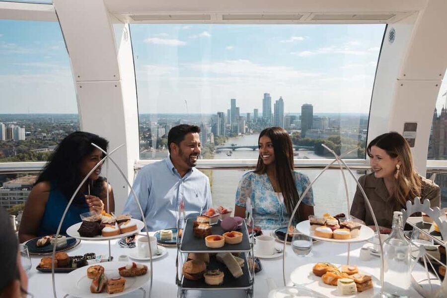 London: Afternoon Tea on the London Eye - The first rotation: settle in before the food takes over