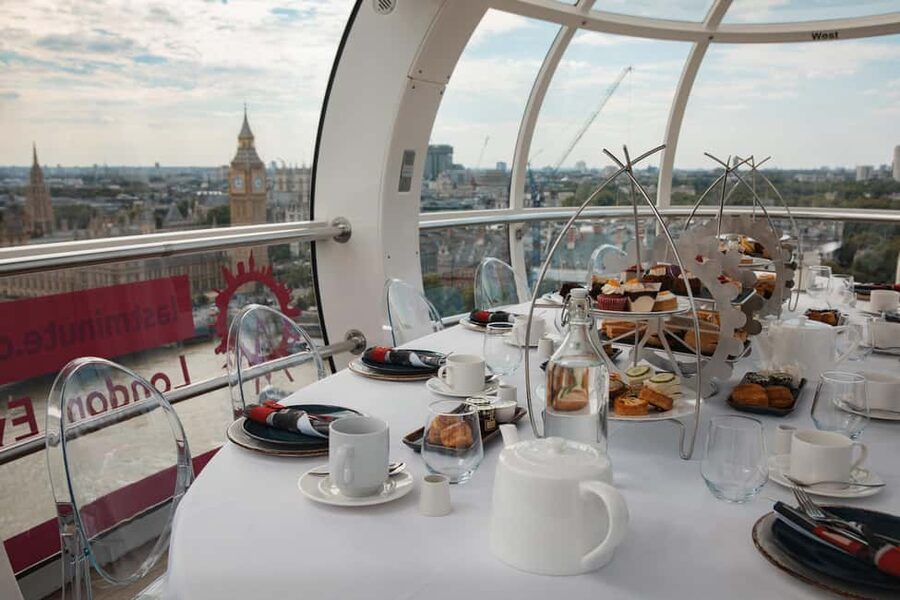 London: Afternoon Tea on the London Eye - The second rotation gives you time for photographs