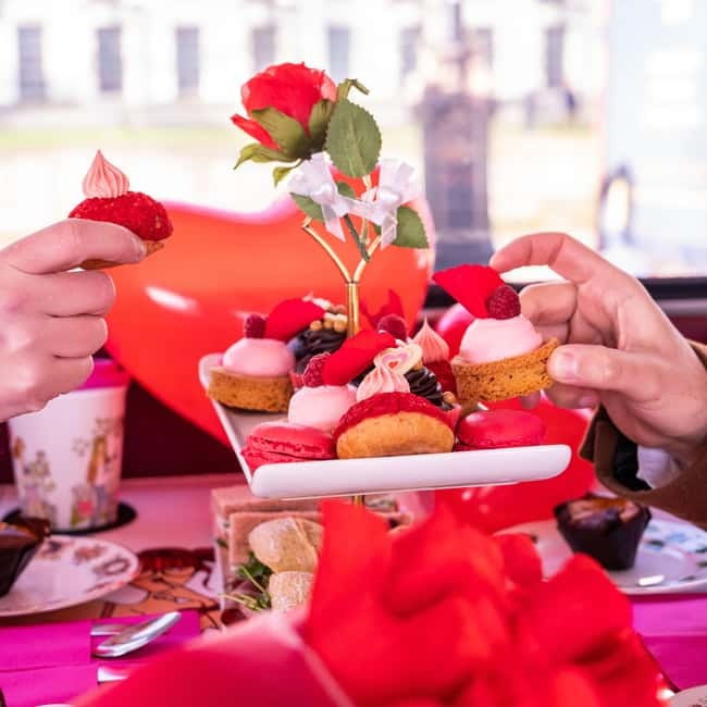 London: Afternoon Tea Sightseeing Bus Tour - Who should book this afternoon tea ride?