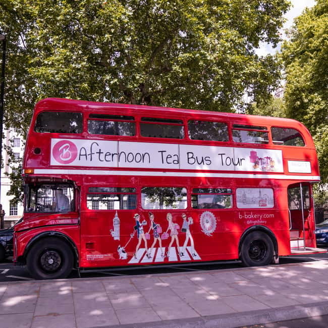 London: Afternoon Tea Sightseeing Bus Tour - Finding the bus at Victoria Coach Station
