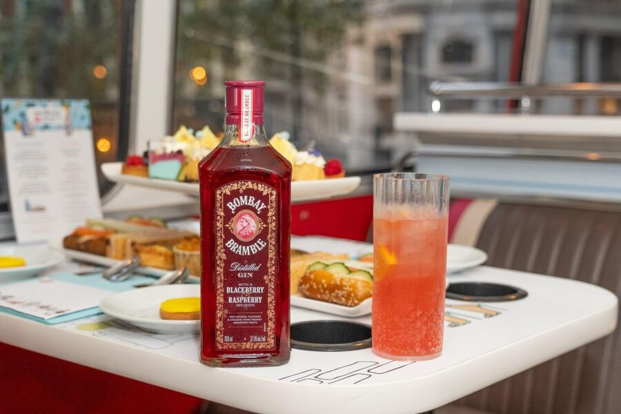 London: Gin and Afternoon Tea Bus Tour with Audio Guide - Choosing between the upper and lower deck