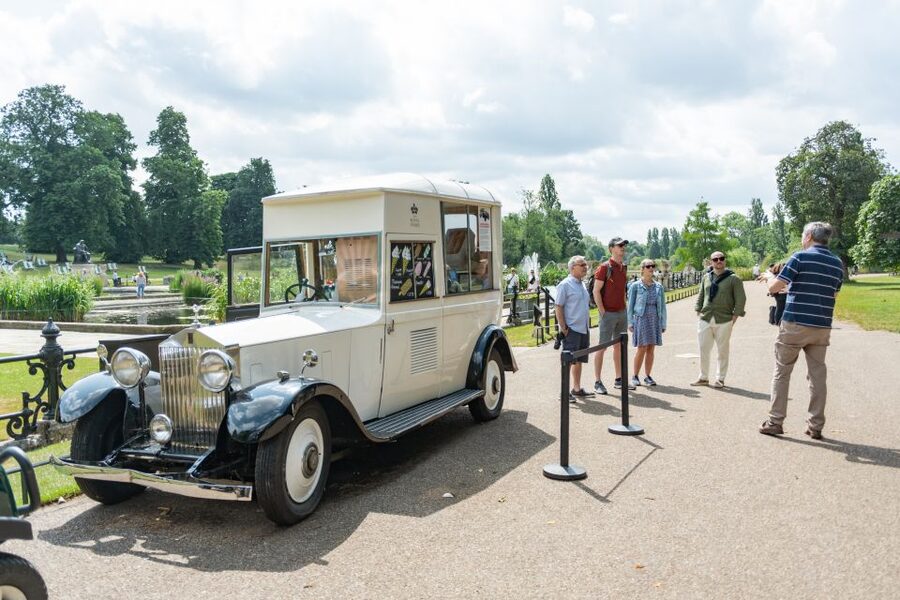 London: Kensington Palace Afternoon Tea & Guided Walk - The royal stories make the walk worthwhile