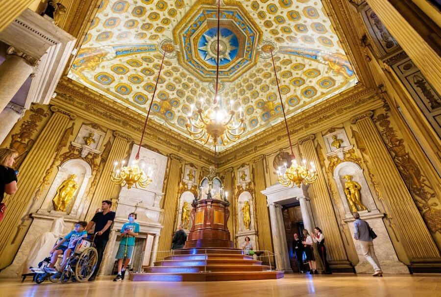 London: Kensington Palace Tour, Guard Change & Afternoon Tea - Why this royal half-day works