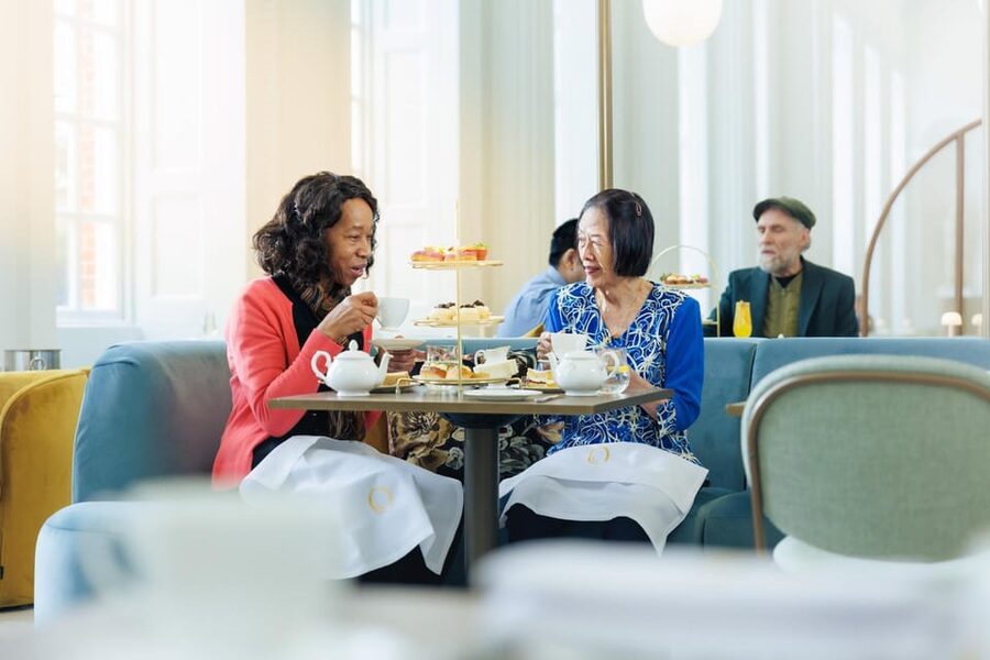London: Kensington Palace Tour, Guard Change & Afternoon Tea - Watching the Changing of the Guard