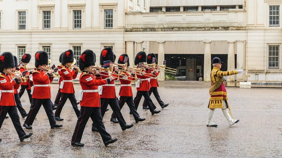 London: Kensington Palace Tour, Guard Change & Afternoon Tea - Walking The Mall past royal addresses