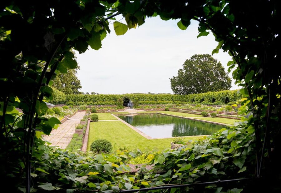 London: Kensington Palace Tour, Guard Change & Afternoon Tea - Exploring Kensington Palace with an audio guide
