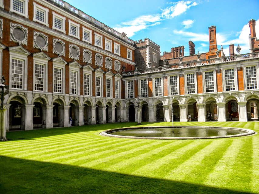 London: Royal Hampton Court Guided Tour with Afternoon Tea - Fountain Court and the palace after the Tudors