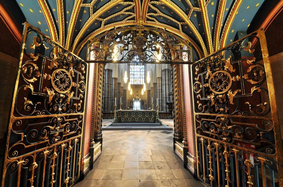 London: Royal Tour with Westminster Abbey & Afternoon Tea - Seeing Westminster from a coach