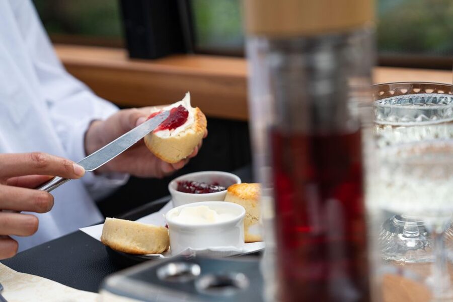 London: Traditional Afternoon Tea Tour in a Luxury Coach - Afternoon tea with a French touch