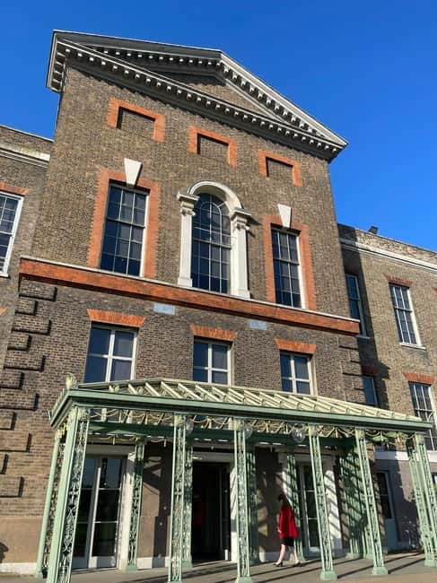 London: VIP Kensington Palace Gardens Tour & Royal High Tea - Inside the State Apartments and Kings Gallery