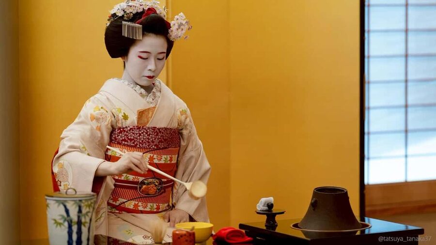 Maiko Dance and Tea Ceremony on a Noh Stage in Kyoto - What the strong praise tells you